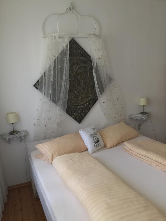 Vivo-Vino Bed and Breakfast Weisenheim am Sand Exteriör bild