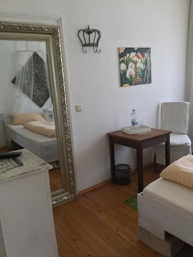 Vivo-Vino Bed and Breakfast Weisenheim am Sand Exteriör bild